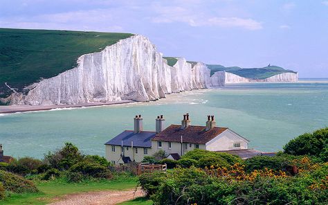 seven sisters cliffs east sussex england Dover England, White Cliffs Of Dover, Kentish Town, White Cliffs, Voyage Europe, East Sussex, Reykjavik, England Travel, British Isles