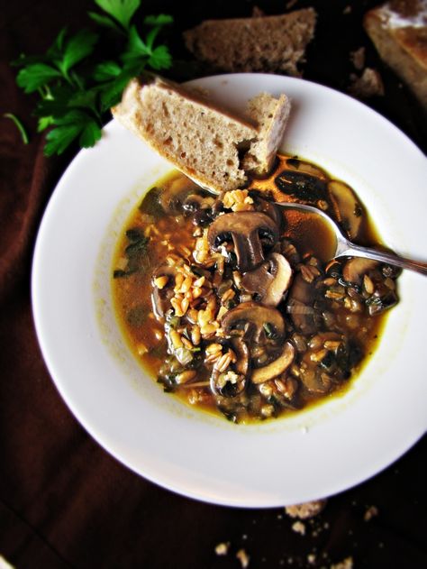 Mushroom and Farro Soup {Katie at the Kitchen Door} Mushroom Farro, Farro Soup, Farro Recipes, Bowl Of Soup, Mushroom Soup, Healthy Soup, Soup And Salad, Soups Stews, Savoury Food