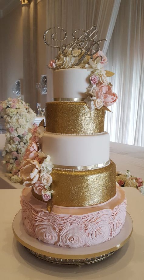 Xv Cakes Pink And Gold, Blush Pink And Gold Quinceanera Theme, Rose Gold 15 Cake, White And Rose Gold Wedding Cake, Rose Gold Cake Quinceanera, Quinceanera Cakes Pink And Gold, Rose Gold Quinceanera Cake Ideas, Quinceanera Blush Pink Themes, Blush Pink Quince Cake