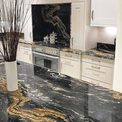 Cream Shaker Kitchen with Granite Kitchen Worktop Black Cream And Gold Kitchen, Black And Gold Granite Countertops Kitchen, Orinoco Granite Kitchen, Black And Gold Countertops, Greige Kitchens, Cream Shaker Kitchen, Black And Cream Kitchen, Granite Worktop Kitchen, Kitchen With Granite