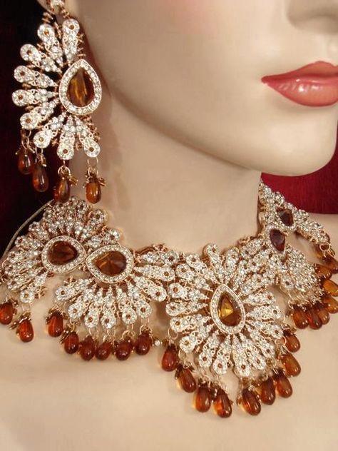 Latest and stylish new jewellry designs 2017 for girls - Sari Info Orange Jewelry Set, Indian Engagement Ring, Asian Accessories, Indian Engagement, Indian Bridal Jewelry, Indian Bridal Jewellery, Orange Jewelry, Indian Bridal Jewelry Sets, Bridal Choker