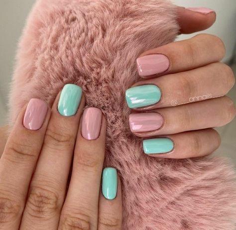 Pink And Teal Beach Nails, Mint Pink Nails, Pink Mint Nails, Pink And Green Chrome Nails, Mint Green And Pink Nails, Mint Chrome Nails, Chrome Beach Nails, Pink And Mint Nails, Turquoise And Pink Nails