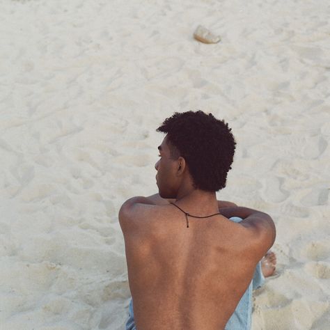 Beach Pictures Man, Beach Film Photography 35mm, Beach Pictures Men, Boys Aesthetic Pictures, Summer Boy Aesthetic, Beach Boy Aesthetic, Off White Aesthetic, Surfer Boy Aesthetic, Beach Film Photography