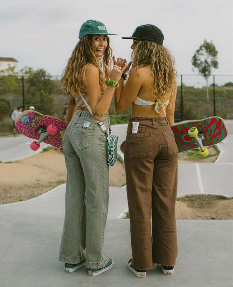 Beachy Skater Outfits, Granola Girl Concert Outfit, Skater Girl Style Summer, Boho Skater Style, Skater Girl Hair, Summer Granola Girl Fits, Hippie Skater Style, Skater Style Girl, Granola Concert Outfit