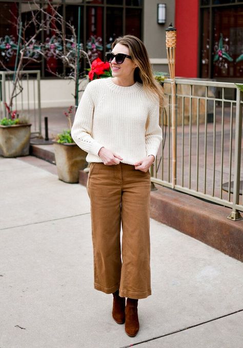 Everlane wide leg crop pants fall winter outfit with ivory knit sweater and Aquatalia boots — Cotton Cashmere Cat Hair Work Outfits With Boots, Smart Casual Winter Outfits, Cropped Pants Outfit, Wide Leg Pants Outfit, Smart Casual Dress, Leg Pants Outfit, Outfit Ideas For Women, Wide Leg Crop Pants, Winter Work