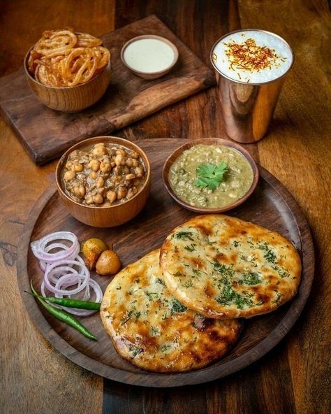 Amritsari Kulcha Photography, Indian Thali Photography, Gourmet Indian Food, Kulcha Photography, Food Photography Indian, Amritsari Kulcha Recipe, Street Food Photography, Amritsari Kulcha, Eating Photography