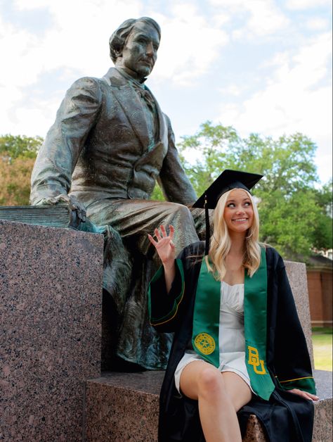 Baylor University Graduation Pictures, Baylor Graduation Pictures, Baylor Football, Grad Photography, Graduation Photography Poses, University Graduation, Grad Photoshoot, College Senior, Baylor University