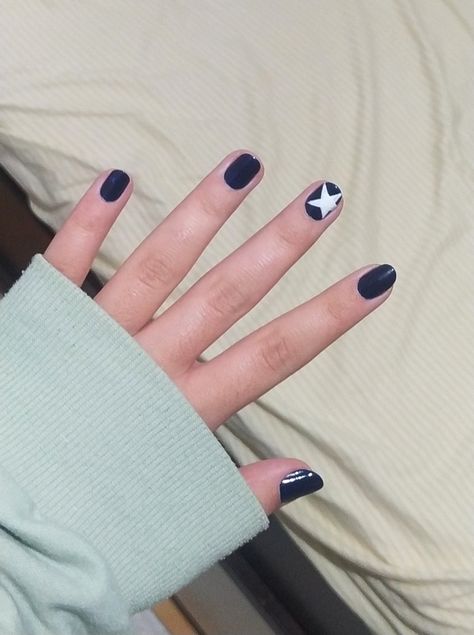 Downtown girl aesthetic nail art Downtown Nails Short, Downtown Nails Ideas, Downtown Girl Nails Short, Short Nails Inspiration Autumn, Downtown Aesthetic Nails, Nail Art For Short Nails Aesthetic, Nail Inspo Simple Short, Downtown Nails Aesthetic, Skater Nail Ideas