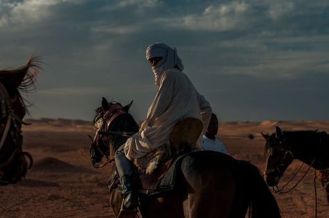 Arabian Desert Aesthetic, Arabian Nights Aesthetic, Arabian Knights, Desert Aesthetic, Arabian Night, Arabian Art, Arab Culture, Islamic Artwork, Islamic Paintings