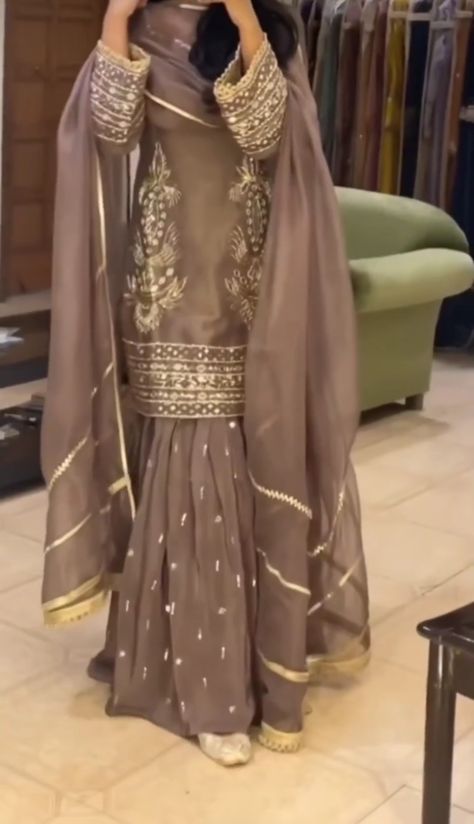 Outfits For Wedding, Traditional Indian Dress, Stylish Short Dresses, Fancy Dresses Long, Desi Clothes, Bridal Dress Fashion, Festive Collection, Kurti Designs Party Wear, Beautiful Suit