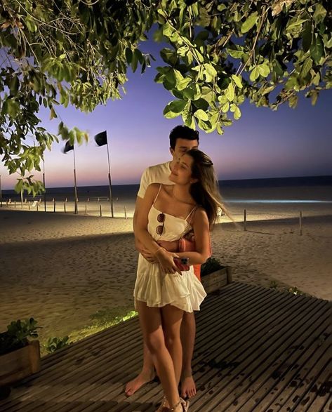 Bali Couple Outfit Ideas, Vacation Couple Outfits, Couple Vacation Outfits, Couple Beach Pictures, Bali Trip, Image Couple, Beach Pictures Poses, Photographie Inspo, Beach Photography Poses