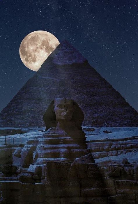 Egypt iPhone Wallpaper Starověký Egypt, شرم الشيخ, Moonlight Photography, Great Pyramid Of Giza, Shoot The Moon, Moon Pictures, Pyramids Of Giza, Egypt Travel, Cairo Egypt