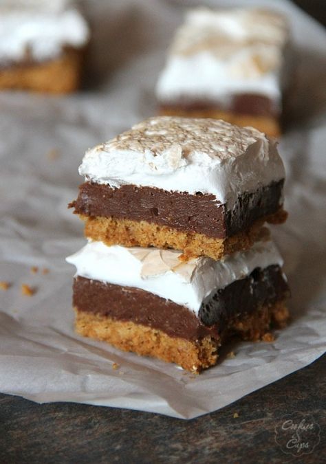 S'mores Fudge Bars | Cookies and Cups Smores Fudge, Baking Brownies, Easy Smores, Smore Recipes, Fudge Bars, 200 Calories, Yummy Sweets, Fudge Recipes, Best Dessert Recipes