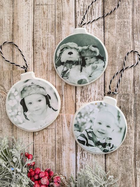 Diy Photo Ornaments, Crafty Christmas Gifts, Picture Christmas Ornaments, Gift Ornaments, Diy Christmas Lights, Easy Christmas Ornaments, Farmhouse Christmas Ornaments, Picture Ornaments, Diy Christmas Tree Ornaments