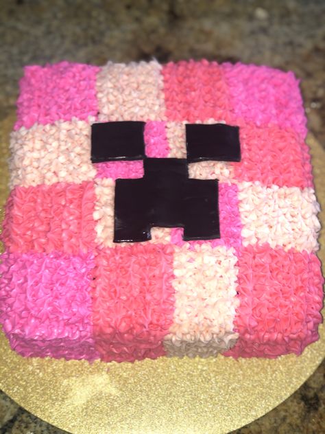 Pink Minecraft Cake, Pastel Minecraft, Pink Minecraft, Minecraft Birthday Cake, Black Fondant, Creeper Minecraft, Diy Minecraft, Cupcake Birthday, Cupcake Birthday Cake