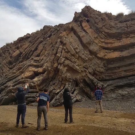 Geology Major Aesthetic, Iris Hawthorne, Geologist Aesthetic, Geology Aesthetic, Fold Geology, Conservation Biologist, Science Earth, Rock Landscape, Studying Aesthetic