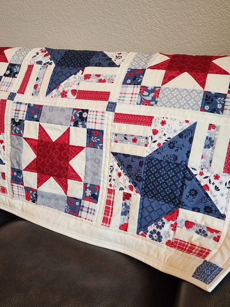 Stars and Stripes Quilt Pattern - Sulky Stars And Stripes Quilt, Patriotic Quilt Patterns, Laptop Case Pattern, Valor Quilts, Stripe Quilt Pattern, Stripes Quilt, Quilt Table Runner, Patriotic Projects, Quilts Patterns