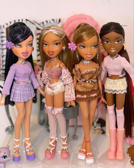 Bratz Group Costume, Brats Dolls Outfit Ideas, Bratz Doll Outfits Black Women, Yasmine Bratz Outfit, Bratz Fashion Inspiration, Bratz Dolls Outfits, Bratz Outfits Style, Brats Outfits, Bratz Dolls Aesthetic Outfits