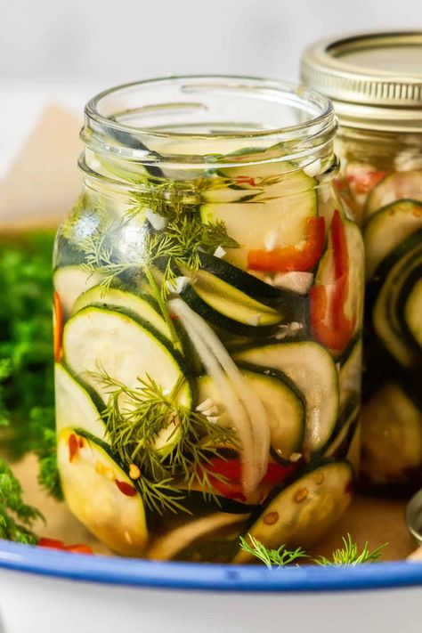 Pickled Zucchini Cold Pickling Recipes, Pickle Zucchini Recipes, Pickled Zucchini Recipes, Pickled Zucchini, Pickled Zucchini Recipes Canning, Zucchini Dill Pickles, Courgette Pickle Recipe, Can You Pickle Zucchini, Quick Pickled Cucumbers Sweet