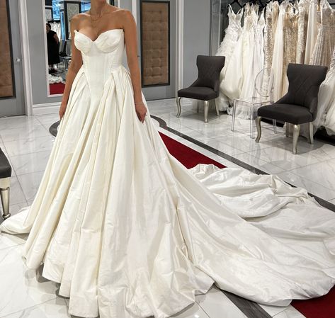 Wedding dress 
Wedding gown
Corset wedding dress
Couture 
2023 bride
2024 bride
Wedding inspo Leah Da Gloria Anastasia Dress, Leah Da Gloria Wedding Dress Antoinette, Leah De Gloria Wedding Dress, Leah Da Gloria Wedding Dress, Leah Da Gloria, Alt Wedding, Purple And Gold Wedding, Curated Wedding, Eclectic Wedding