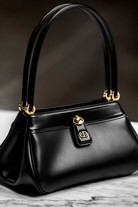 Medium Dior Key Bag, Medium Sized Purses, It Bags 2023, Dior Key Bag, Dior Bag Aesthetic, Black Designer Bag, Keys Aesthetic, Expensive Bag, Emmanuelle Alt