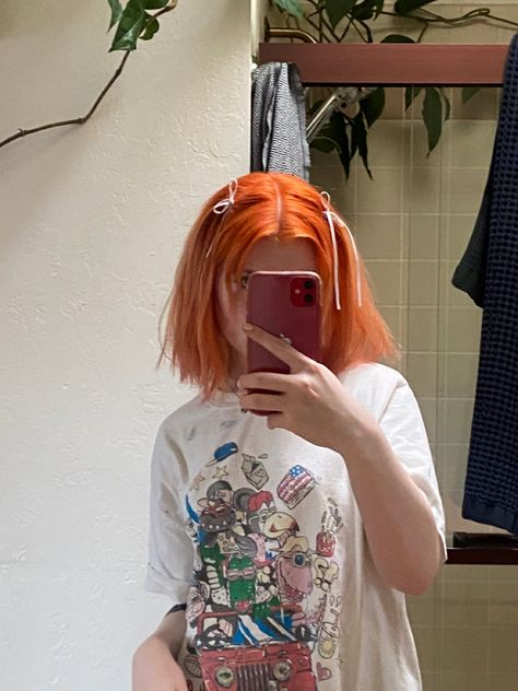 Orange Streaks In Hair, Dyed Hair Short Hair, Orange Dyed Hair, Alt Hair Styles, Short Hair Orange, Coquette Hairstyle, Alt Hair, Hair Orange, Hair Styles Easy