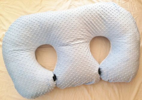 Feeding Twins, Twin Nursing Pillow, Best Nursing Pillow, Tandem Nursing, Baby Diy Projects, Twin Baby Girls, Boppy Pillow, Feeding Pillow, Nursing Pillow Cover