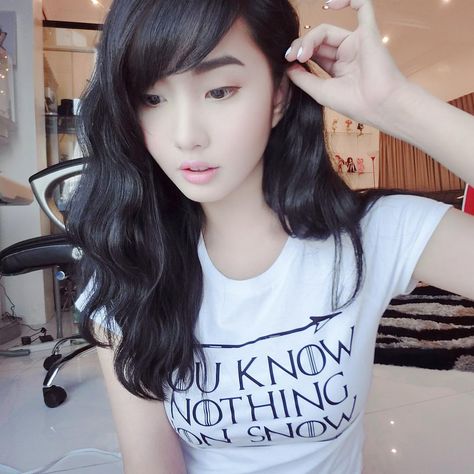 “Trying out a different curling style with the Tsuyagla Triple Barrel waver from @chiclookinchibistyle ❤️ GOT shirt from @pog.customtees ” Alodia Gosiengfiao, Filipino Culture, Asian Beauty, Concept Art, Barrel, T Shirts For Women, Instagram Post, Instagram Posts, Hair