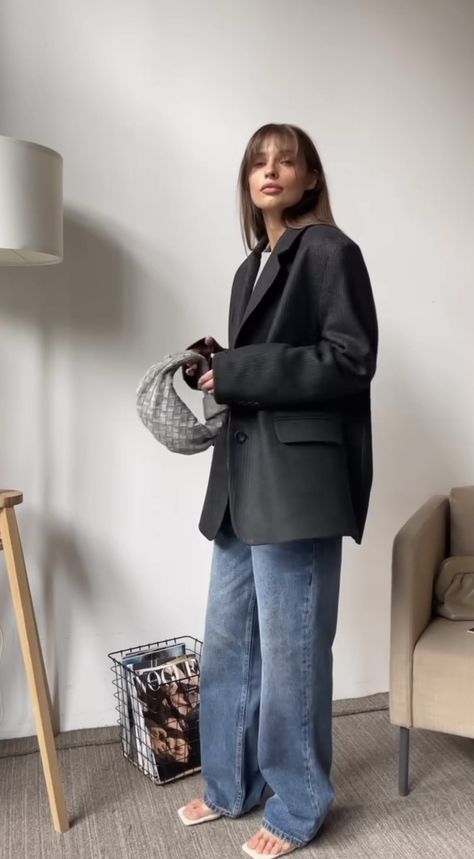 Grey Blazer Aesthetic, Winter Black Blazer Outfits For Women, Charcoal Blazer Women Outfit, Blazer Sweatshirt Outfit, Oversized Grey Blazer Outfit, Grey Oversized Blazer Outfit, Grey Blazer Outfits For Women, Clothing Palette, Grey Blazer Outfit