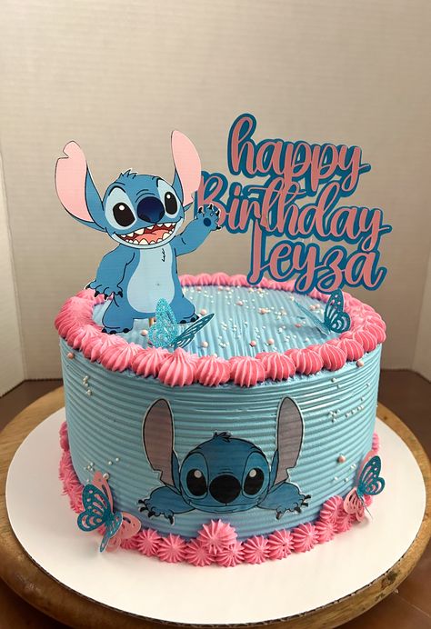 Stitch And Angel Birthday Cake, Stitch Cakes, Stitch Drawings, Stitch Cake, Lilo Und Stitch, Christmas Holiday Cake, Lilo And Stitch Drawings, Mickey Mouse Pictures, Stitch Drawing