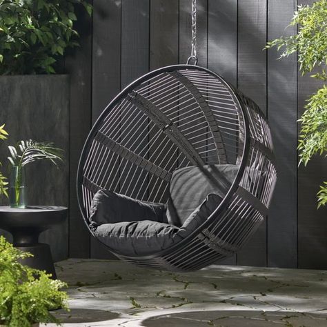 Hanging Chairs Backyard, Round Hanging Chair, Hanging Patio Chair, Outdoor Hanging Chair, Outdoor Chairs Design, Hanging Lounge Chair, Hanging Chair Indoor, Wrapped Rope, Porch Wood