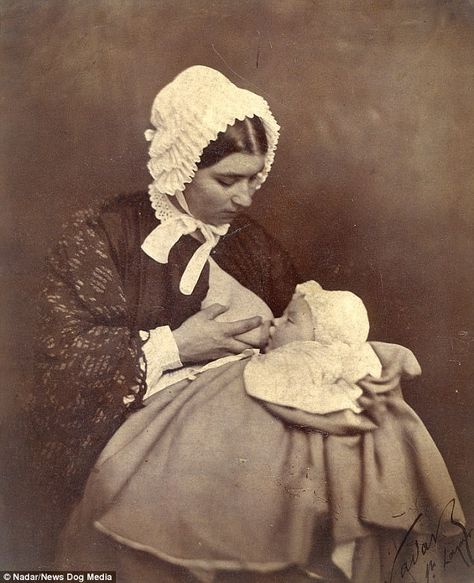 As photography became more widely available women would pose for pictures breastfeeding th... Mother Feeding Baby, Wet Nurse, Breastfeeding Art, Matka Natura, Mother Milk, Victorian Women, Ozzy Osbourne, 인물 사진, Vintage Pictures