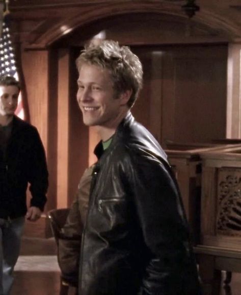 Logan Huntzberger Hot Pics, Matt Czuchry Gilmore, Logan Huntzberger Wallpaper, Logan Huntzberger Aesthetic, Logan Gilmore, Gilmore Girls Logan, Logan Huntzberger, 2000s Men, Rory And Logan