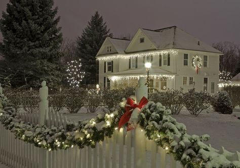 Fence Christmas Lights, New England Christmas, Garland Lights, Hanging Christmas Lights, White Fence, Christmas Beauty, White Picket Fence, Outdoor Christmas Lights, Christmas Porch