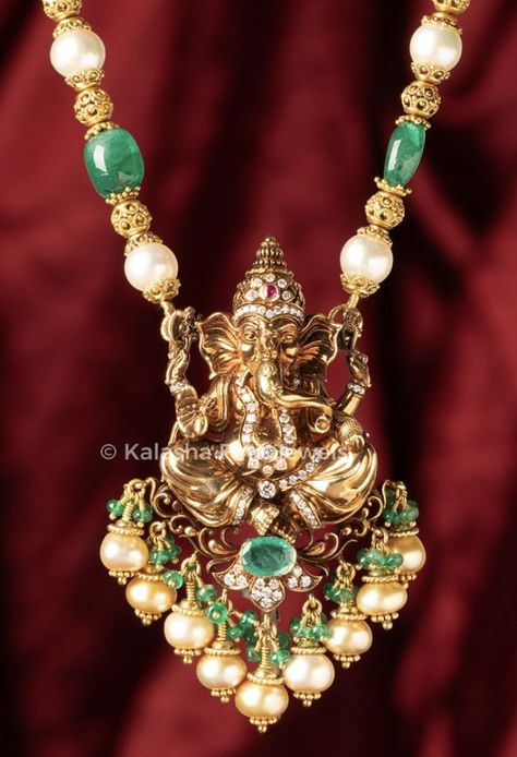 Ganesh Locket Pendants, Perals Haram, Groom Wedding Jewellery, Man Gold Bracelet Design, Ganesh Pendant, Ganesha Pendant, Neck Pieces Jewelry, Black Beads Mangalsutra Design, Diamond Pendants Designs