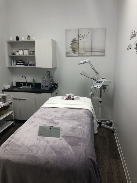 Skincare Studio, Decor Bedroom Aesthetic, Spa Room Ideas, Massage Room Decor, Facial Room, Home Spa Room, Curtains Door, Beauty Room Salon, Esthetician Room Decor