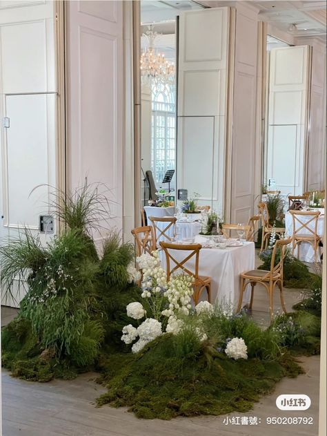 Moss Greenery Wedding, Plant Backdrop Wedding, Moss Flower Arrangements Wedding, Wedding Moss Decor, Moss Floral Installation, Vogue Wedding Decor, Mossy Tablescape, Ground Floral Installation, Floor Floral Arrangements