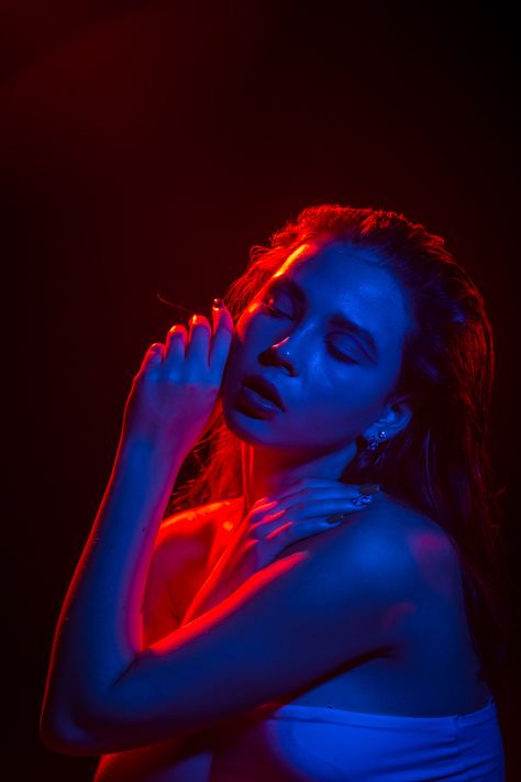 Red Blue Photography, Color Lights Photoshoot, Color Light Photography Portraits, Blue Lighting Photography, Color Gel Photography, Female Perfume, Colour Gel Photography, Colorful Portrait Photography, Portrait Photography Lighting