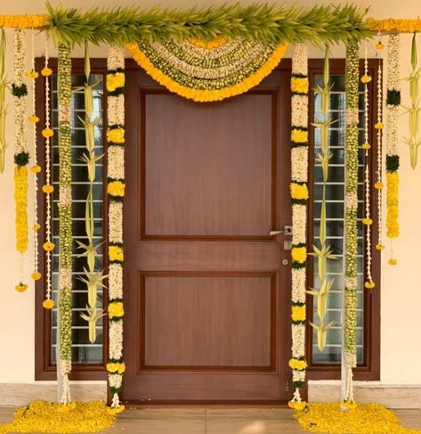 Main Door Decoration Ideas With Flowers, Main Door Decoration Ideas Indian, Entrance Door Flower Decoration Indian, Door Flower Decoration Entrance, Main Door Flower Decoration, Main Door Flower Decoration Indian, Entrance Flower Decoration, Gruhapravesam Decoration Ideas Usa, Pellikuthuru Decoration At Home