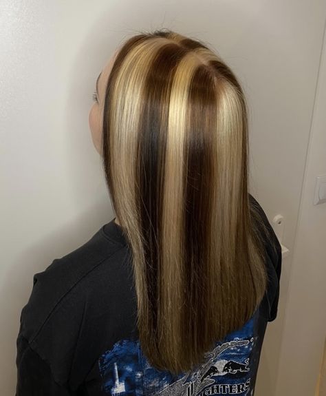 Chunky Highlights With Bangs, Identify Crisis, Y2k Highlights, Streaked Hair, Hair Stripes, Skunk Hair, Best Hair Dye, Blonde Streaks, Brown Hair Inspo