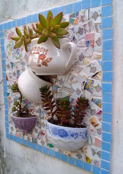 Teacup Mosaic, Mosaic Art Diy, Art Coquillage, Mosaic Flower Pots, Mosaic Garden Art, Mosaic Art Projects, Mosaic Tile Art, Diy Plant Hanger, Glass Mosaic Art