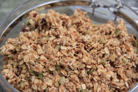 Dehydrated Granola Recipe, Dehydrated Granola, Dehydrated Snacks, Dehydrator Ideas, Dehydrated Recipes, Vegan Granola Recipe, Dehydrating Recipes, Raw Granola, Raw Breakfast