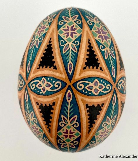 Brown Egg Pysanky, Pysanky Eggs Pattern Ideas, Pysanky Patterns, Pysanky Designs, Russian Easter Eggs, Egg Artwork, Pysanky Eggs Pattern, Pysanky Egg, Brown Egg