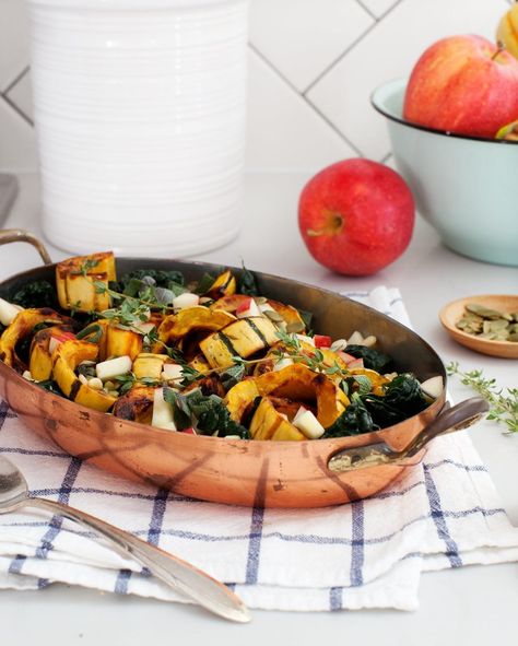 Roasted delicata squash, pearl onions, and apples make this recipe the ultimate fall side dish! Topped with toasted pepitas and an apple cider vinaigrette, it's sweet, tangy, and aromatic. Make-ahead friendly! | Love and Lemons #thanksgiving #sidedish #squash #cleaneating Delicate Squash, Delicata Squash Recipe, Roasted Delicata Squash, Sage Recipes, Autumn Side Dishes, Cauliflower Mashed Potatoes, Delicata Squash, Roasted Squash, Thanksgiving Sides