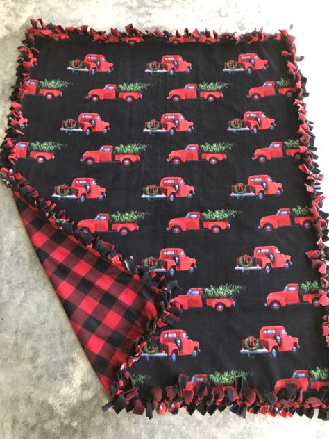 Tie Blankets Fleece Patterns, Christmas Blankets Diy, Christmas Tie Blankets, Tie Blankets Fleece How To Make, Tie Blanket Ideas, Tie Blankets Fleece, Tie Fleece Blanket, Tie Knot Blanket, Weird Christmas