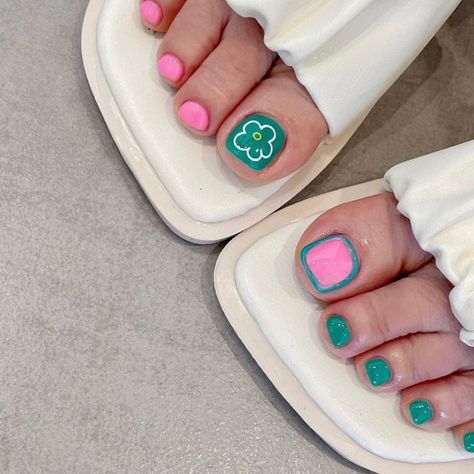 Edgy Nail Designs, Easy Toe Nail Art, Toe Nail Art Designs, Nail Art Designs For Beginners, Minimal Nails Art, Gel Toe Nails, Hello Nails, Hippie Nails, Cute Toe Nails