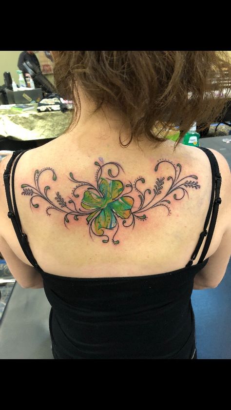 Irish Shamrock Tattoo, Tattoo With Names, Shamrock Tattoo, Shamrock Tattoos, Irish Shamrock, Name Tattoos, Tattoo Art, Art Tattoo, Tattoo Ideas