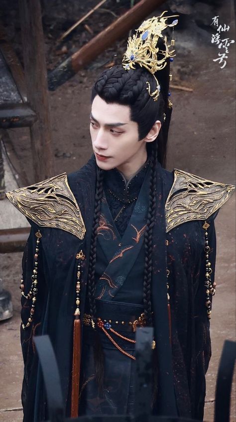 “Till the End of the Moon” (2023) Luo Yunxi as Tantai Jin 🌙 Hanfu Male, Chinese Historical Drama, Vans Hi, Chinese Man, Chinese Hairstyle, Japanese Hairstyle, Historical Drama, Chinese Clothing, Asian Men