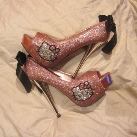 Helloooo kitty Hello Kitty High Heels, Hello Kitty Heels, Hello Kitty High, Heels Png, Kitty Heels, Betty Boop Handbags, Betty Boop Purses, Bling Heels, Alternative Shoes