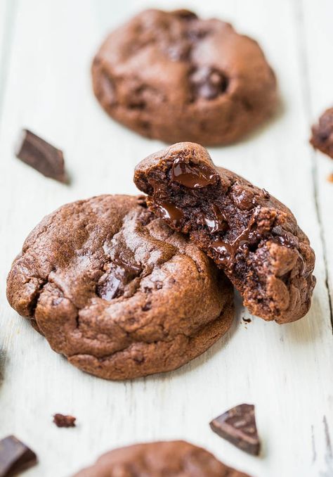 Quadruple Chocolate Soft Fudgy Pudding Cookies - For true chocolate lovers, these super soft cookies are loaded with chocolate! Choco Cookies, Chocolate Pudding Cookies, Pudding Cookies, Chewy Chocolate Chip, Chewy Chocolate Chip Cookies, Soft Cookie, Double Chocolate, Chocolate Cookies, Chocolate Recipes